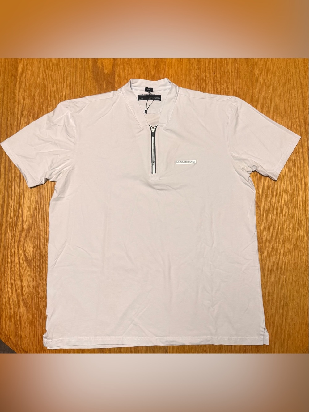 Quest Shite Short Sleeve Zip-Neck Tee